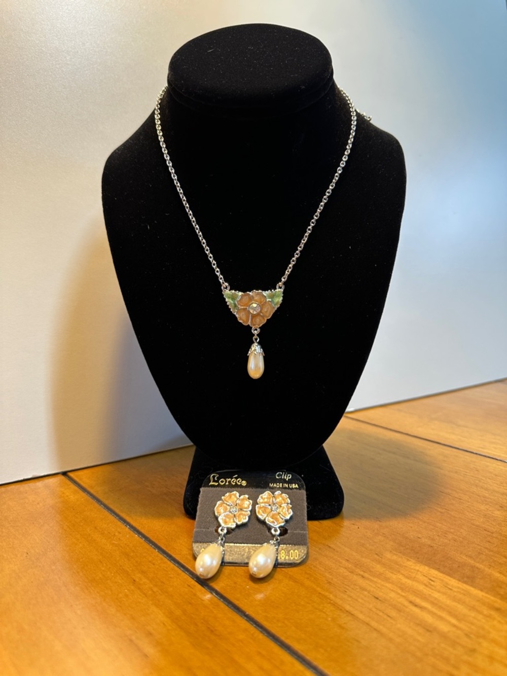 Lorée Floral Pearl Drop Necklace and Clip-On Earrings - Peach and Cream